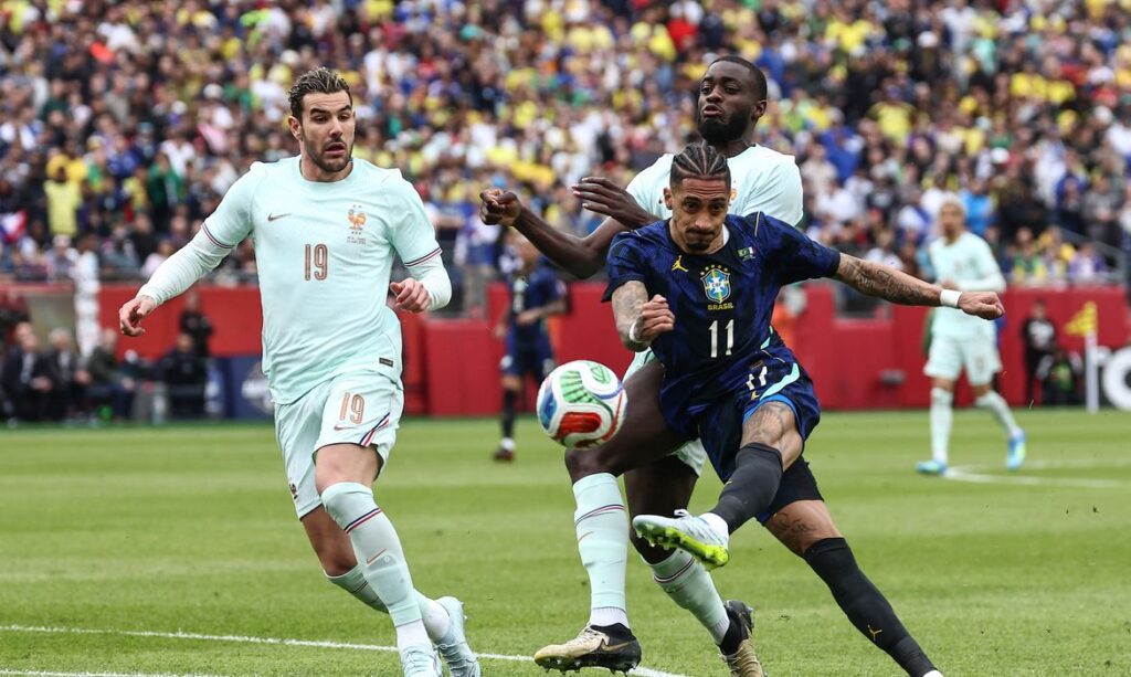 fim, no dia 6 de junho, uma semana antes da estreia do Brasil no Mundial, a sele