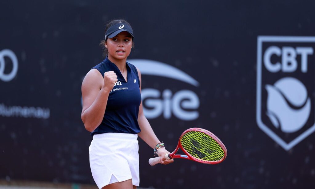 2 sets a 1. Nesta terça (7), a jovem paulista (658ª no ranking mundial) recebeu