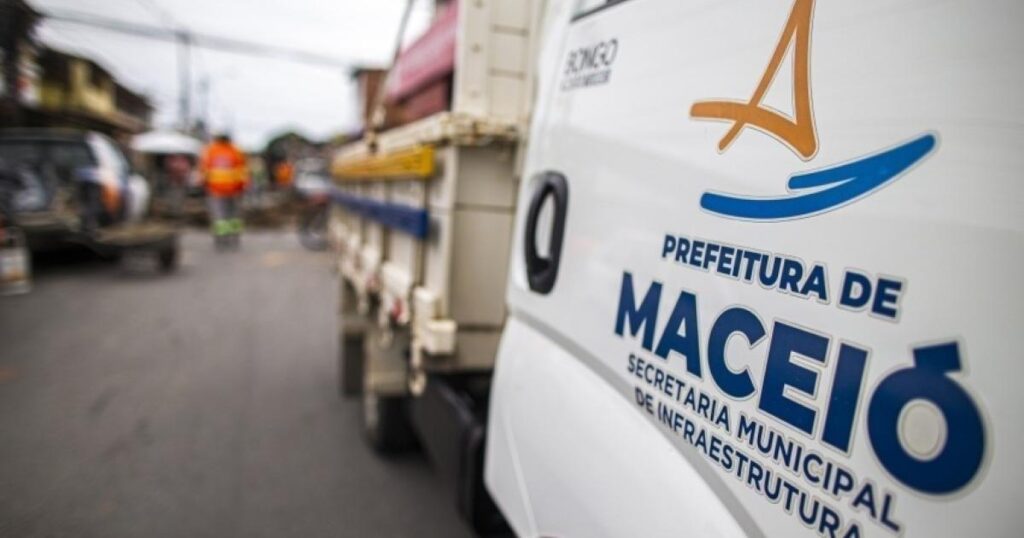 Obra emergencial interdita trecho de rua no Tabuleiro do Martins nesta quarta-feira (08)