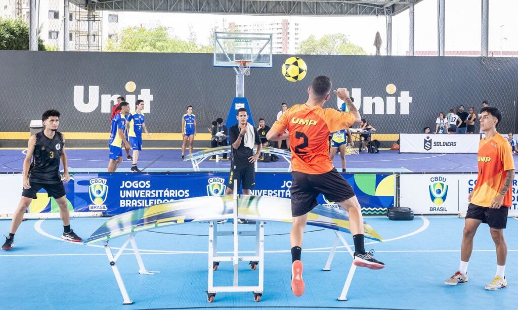 tensões geopolíticas, o esporte universitário coloca-se como instrumento de dipl