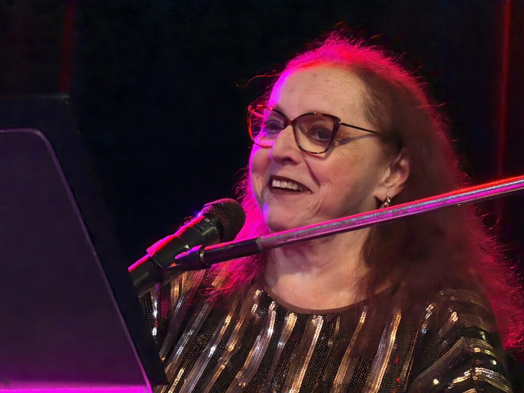 adas no Manouche que totalizaram quatro apresentações, a cantora trouxe o show “