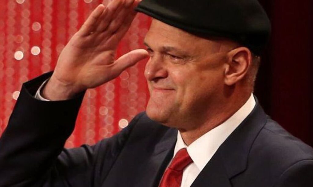 cirurgias e por diversos tratamentos. Em 2022, decidiu interromper os cuidados