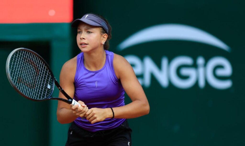 Brasileira Eduarda Gomes, 13, vence Roland Garros Junior Series em SP e garante vaga em Paris.