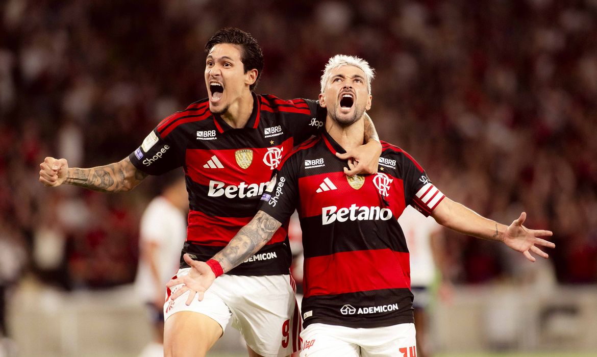 4 a 1 na Copa Libertadores. Com dois gols de Pedro, Flamengo vence Fluminense pe