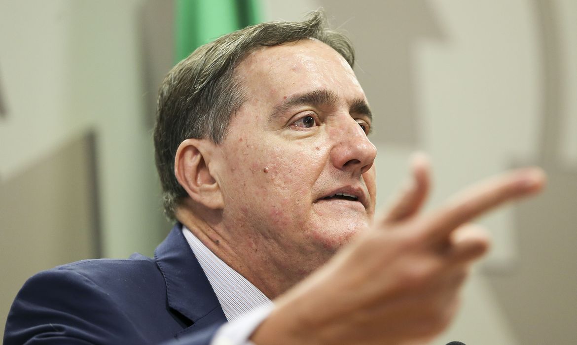 contribuir com essa situação. E, quando a cobertura dessa vacina cai, o vírus vo