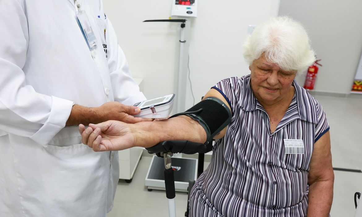 R$ 559 bilhões de um total de R$ 1,1 trilhão consumido com saúde em 2044. Essa p
