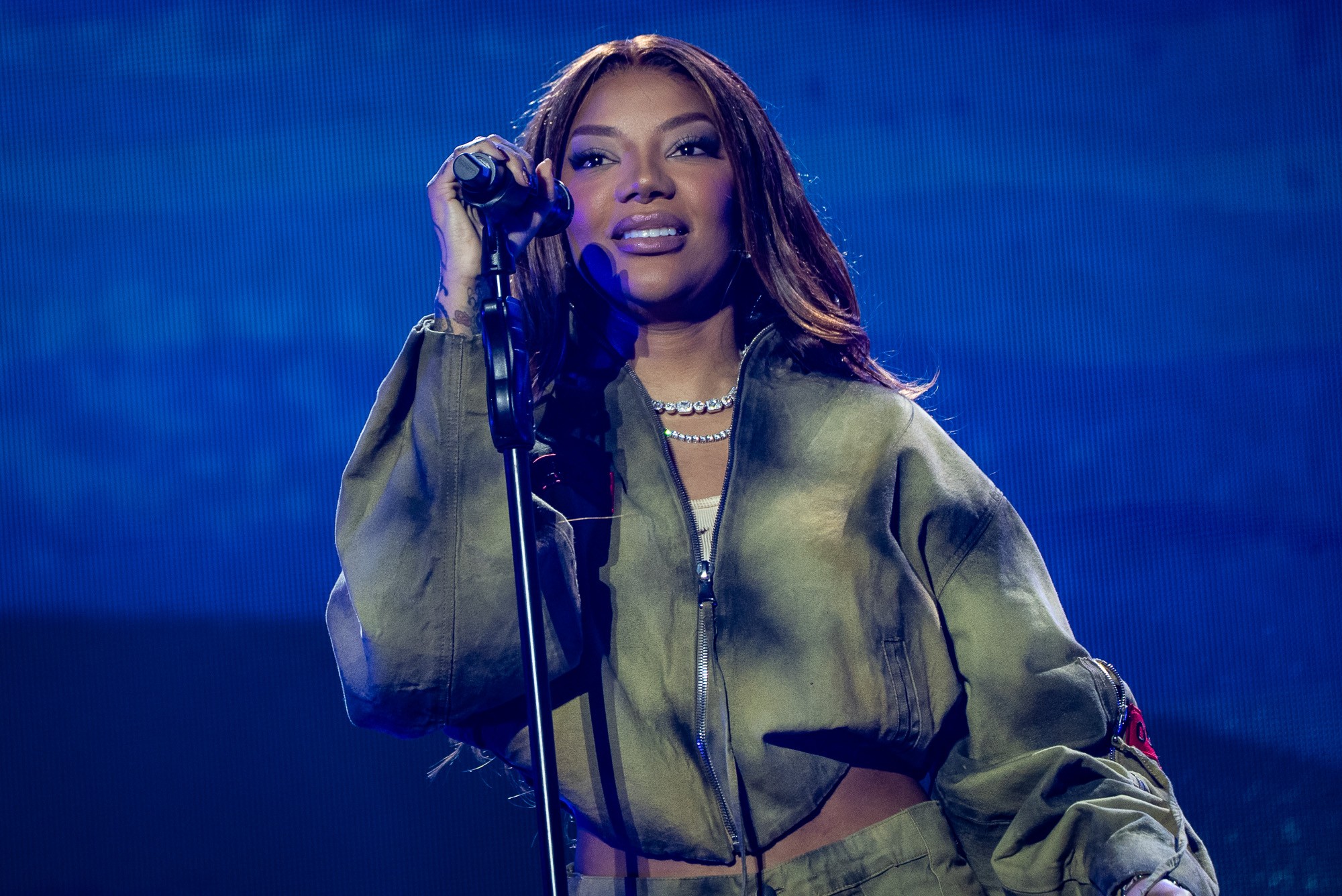 Ludmilla com feats com nomes como Luísa Sonza (na música “Calling me”), Veigh (p