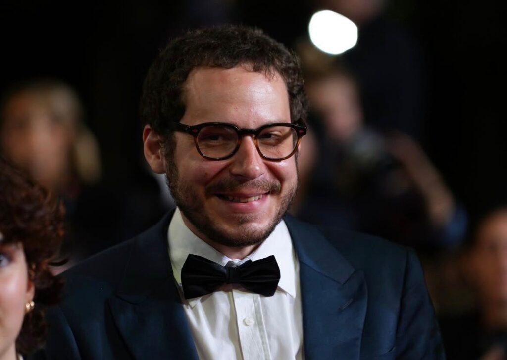 um júri composto pela diretora espanhola Carla Simón e outros cineastas e atores