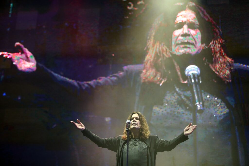 IA. Ozzy Osbourne morreu em julho de 2025, aos 76 anos. Ele foi diagnosticado co