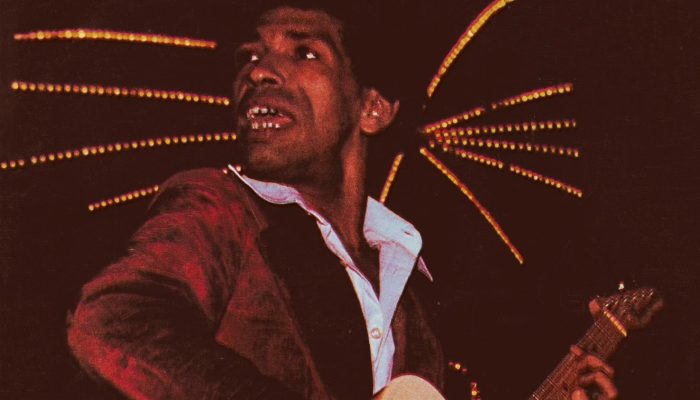 ter sido impulsionado pela inclusão de duas grandes canções do repertório, “A lu