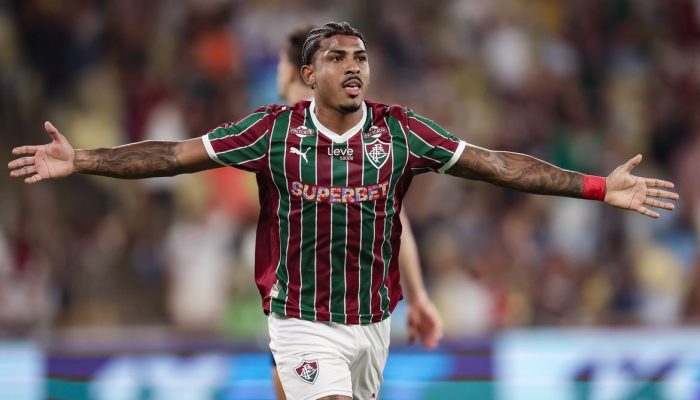 3 a 1, na noite desta quarta-feira (1), e assumiu a vice-liderança da Série A do