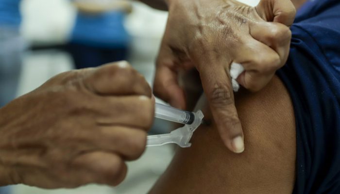 causa da Síndrome Respiratória Aguda Grave (SRAG), que representa risco ou alto