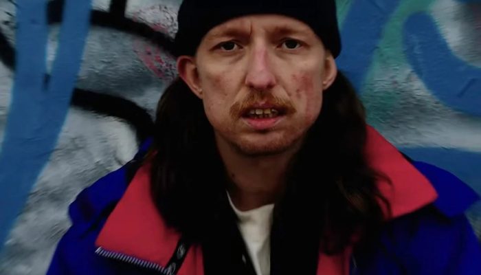 tentar matar o pai de Brendan Yates, vocalista da banda. De acordo com registros