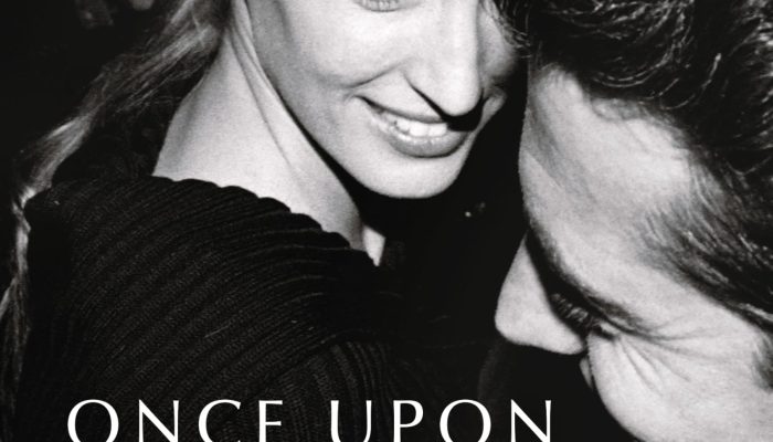 tuguês. Divulgação Na adaptação para as telas, no início de todos os capítulos