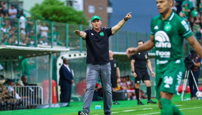 goleada de 4 a 0, da equipe catarinense para o Atlético-MG em partida válida pel