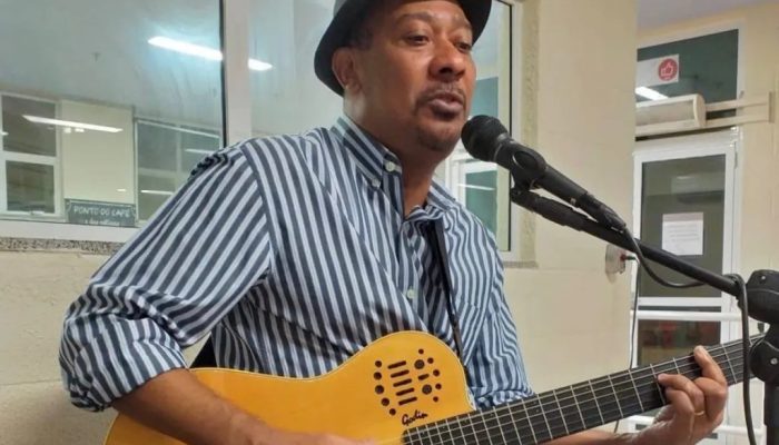 tância para a trajetória da banda. O grupo agradeceu pela contribuição de Araújo