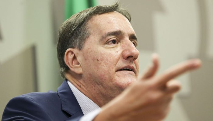 contribuir com essa situação. E, quando a cobertura dessa vacina cai, o vírus vo