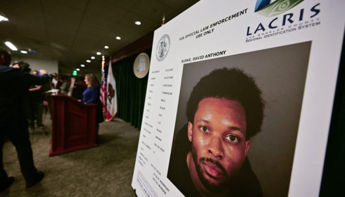 nografia infantil salva na sua conta do iCloud. A informação foi revelada nesta