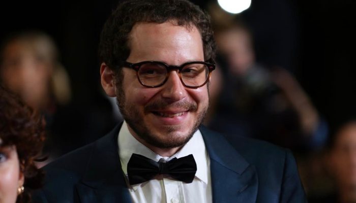 um júri composto pela diretora espanhola Carla Simón e outros cineastas e atores